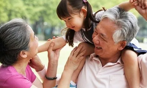 Gửi 20 triệu/tháng báo hiếu bố mẹ vợ, một lần về thăm tôi quyết không gửi đồng nào nữa