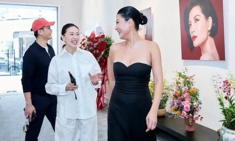 Ngô Thanh Vân lần đầu tái xuất sự kiện sau sinh, được Huy Trần tháp tùng tới chúc mừng cựu siêu mẫu Vũ Cẩm Nhung