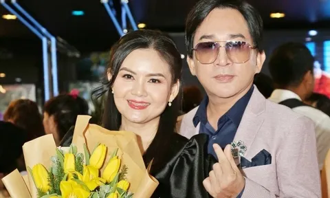 "Ông hoàng cải lương 3 đời vợ" tặng cho bà xã hoa hồng vàng, 1 năm sau cô mở ra mới biết là vàng giả