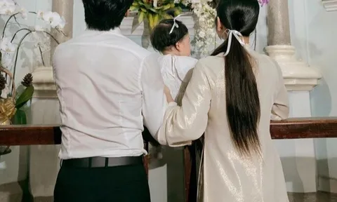 Puka - Gin Tuấn Kiệt làm lễ rửa tội cho con tại nhà thờ, "tiểu công chúa" có mái tóc "cây dừa" khiến nhiều người thích thú