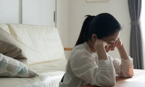 Mẹ vợ góa phụ ở quê đi chăm cháu mới sinh bỗng có bầu, danh tính bố đứa trẻ khiến con gái hoang mang