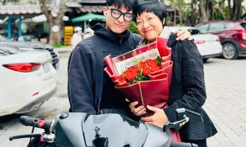 MC Thảo Vân làm Chủ tịch công đoàn được con trai tặng quà 20/11, "tan chảy" vì quý tử 20 tuổi ôm mẹ ngọt ngào