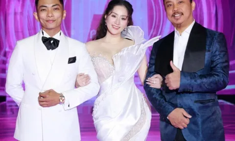 Chí Anh và Phan Hiển cùng nhận trao Huân chương lao động hạng Ba, Khánh Thi tự hào khoe cả thầy lẫn trò