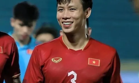 Đội trưởng tuyển Việt Nam cưới nàng Hoa khôi ĐH Vinh, sinh liên tiếp 3 con gái đặt tên theo họ Quế rất độc lạ