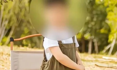 Gửi con trai 5 tuổi cho ông bà nội để nhập viện sinh con thứ 2, sản phụ đứng không vững khi nhận tin dữ về đứa bé