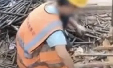 Bé trai lớp 4 lười học, bố bắt đi làm bốc vác ở công trường và cái kết