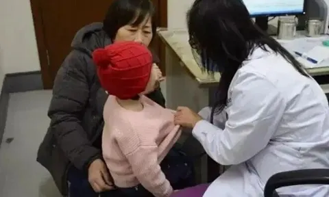 Quát mắng khi dạy con học suốt 2 năm, tình trạng hiện tại của đứa trẻ được bác sĩ thông báo khiến mẹ òa khóc