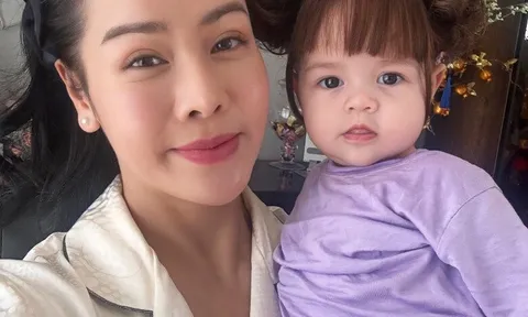 Con gái lai Tây của Nhật Kim Anh vừa đi học đã có tủ đồ "công chúa", mới 10 tháng mặc đồ size 2 tuổi