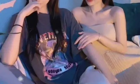 Bà mẹ 40 tuổi trẻ đẹp như Hoa hậu, đi với con gái 19 tuổi gây nhầm lẫn, không biết ai là mẹ