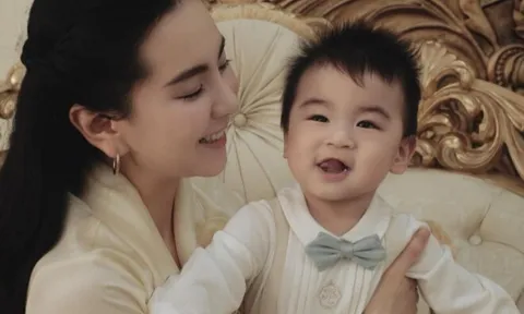 MC Mai Ngọc lần đầu đón sinh nhật bên quý tử, "tiểu thiếu gia Bắc Ninh" sở hữu đôi mắt biết cười đẹp như thiên thần