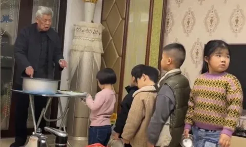 Bố mẹ đi du lịch gửi con về quê, ông bà “choáng váng” đến mức truyền nước khi chăm cùng lúc 8 đứa cháu