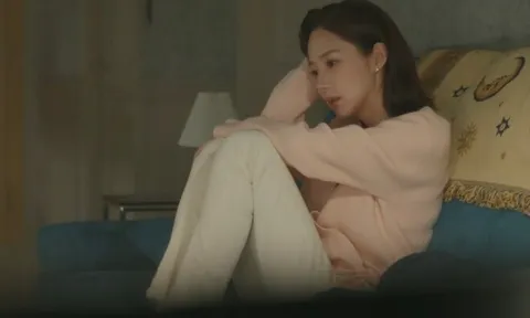 Đêm tân hôn chồng cũ 2 năm không liên lạc bỗng nhắn tin đến, chỉ 4 từ nhưng khiến tôi bối rối