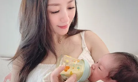 Nữ diễn viên cứ khoe ảnh cho con bú là khiến cư dân mạng thi nhau thắc mắc