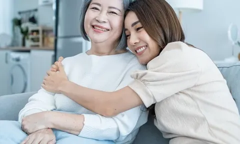 Chị gái giành quyền nuôi mẹ chồng lương hưu 15 triệu/tháng, tôi âm thầm nghĩ ra một cách khiến chị chịu thua