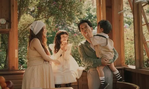 Nhã Phương “khoe” loạt ảnh bế bụng bầu con thứ 3, ái nữ quý tử được khen 1 bé giống mẹ 1 bé giống bố