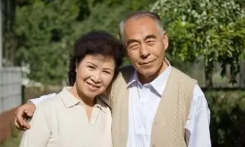 Từng không chấp nhận chuyện bố có "người mới" sau khi mẹ mất, tôi bật khóc ân hận trong lần về thăm không báo trước