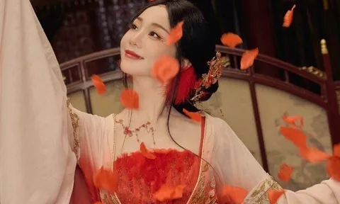 Quỳnh Kool bị nhầm là sang Trung đóng phim vì cô gái này: Cùng sinh năm 1995, sở hữu cặp má bầu bĩnh