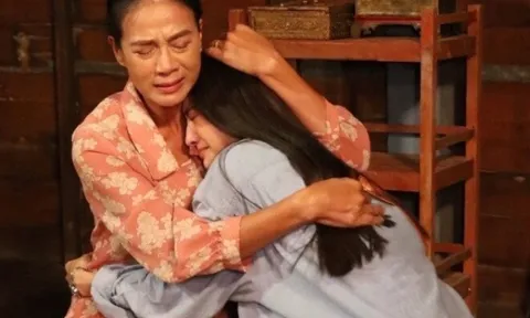 Chồng cũ mất, tôi đưa mẹ anh cùng đi tái hôn, vô tình nghe bà và chồng mới nói chuyện mà tôi sững sờ