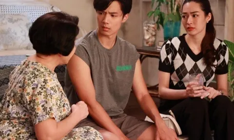 Mẹ chồng cũ đến dự đám tang mẹ tôi, vô tình nghe bà nói chuyện điện thoại, tôi tự tát mình