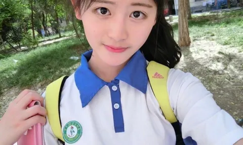 Mỗi ngày đi học, nữ sinh cấp 2 đều bí mật mang quần áo ra con hẻm vắng gần nhà, sự thật khiến mẹ sốc nặng