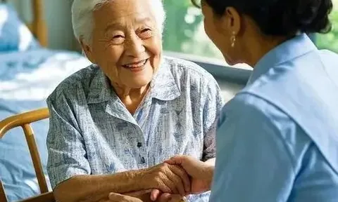 Về già, có tiền thì đừng vào viện dưỡng lão cũng không cho con, cứ nghỉ hưu thế này, vừa giữ được phẩm giá, lại tự do nhất