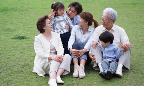 Tuổi già, cô đơn đến đâu cũng đừng sống chung với con cái, vào viện dưỡng lão hay thuê giúp việc vẫn còn hơn