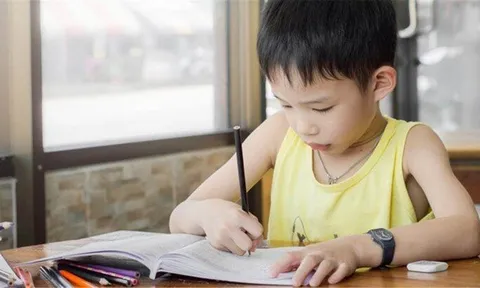 Cô giáo giao bài tập điền câu: "Một túp lều tranh, hai trái tim...", đáp án của học sinh hiếm ai nghĩ ra