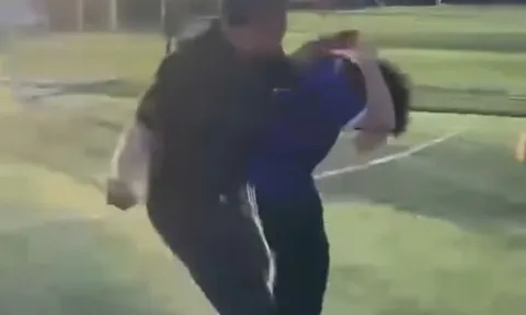 Mẹ bàng hoàng khi xem clip con trai bị đánh, lập tức trình báo công an: Đau lòng lý do bị đánh nhiều lần nhưng không dám nó