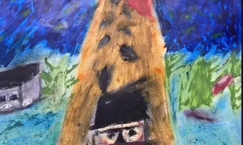 Con gái 21 tuổi thường xuyên vẽ những bức tranh kỳ dị, mẹ lên mạng cầu cứu, sự thật đằng sau mới đau lòng