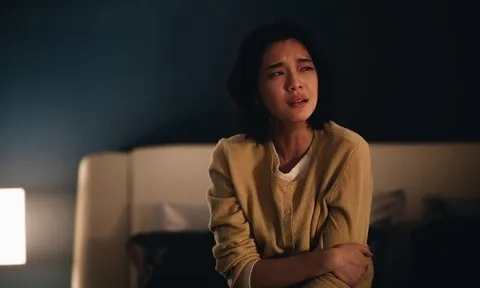 Mẹ vừa mất thì bố dượng đuổi tôi khỏi nhà, 3 năm sau nhận được một bưu kiện, tôi khóc như mưa