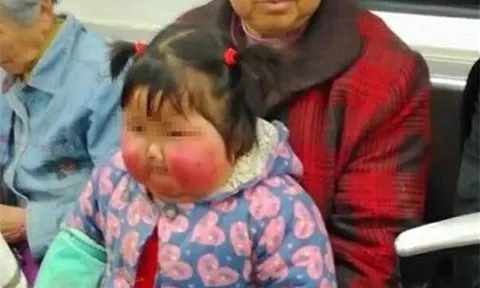 Gửi con gái xinh 3 tuổi về quê bà chăm, mẹ đi xuất khẩu lao động về căng mắt vẫn không nhận ra con