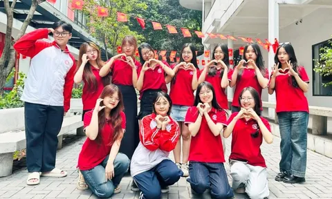 Gặp lại Thủ khoa toàn quốc khối D04 vừa tốt nghiệp sớm loại xuất sắc của Đại học Ngoại thương Hà Nội