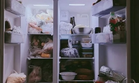 3 công tắc này nếu bật liên tục, tủ lạnh sẽ biến thành “quái vật ngốn điện”