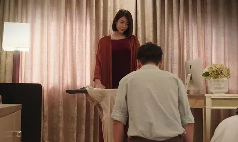 Bạn thân “cướp” chồng tôi rồi sinh đôi 2 con gái, tôi mang quà đến tiệc đầy tháng, chồng cũ nghẹn ngào nói 12 từ