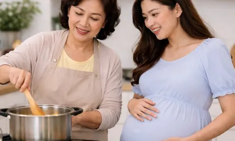 Mang bầu gửi hết lương cho mẹ chồng giữ, ngày nhập viện đẻ nhìn số dư trong tài khoản ngân hàng, tôi choáng váng
