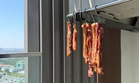 Trào lưu phơi “thịt một nắng” ở ban công, chuyên gia cảnh báo nguy hiểm và chỉ dẫn một cách để an toàn