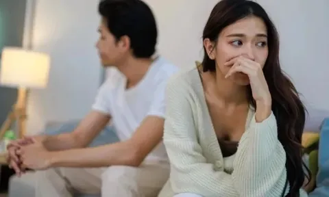 Sinh nhật con gái tôi nhắn tin cho chồng cũ "Nhớ anh lắm", 3 ngày sau nhận được một bưu phẩm, mở ra thì òa khóc