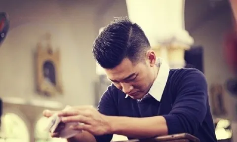 Trót qua đêm cùng chị sếp trẻ đẹp, sáng hôm sau tỉnh dậy tôi tròn mắt với thứ đặt đầu giường