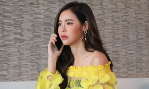 Đến thăm đồng nghiệp mới sinh con ở khu trọ cấp 4, tôi sững người khi thấy người ở phòng bên