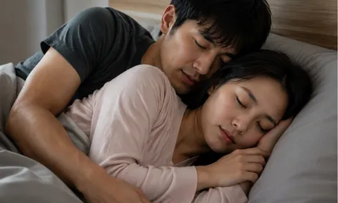 Vợ vừa hết 1 tháng ở cữ là tôi chạy liền sang ôm vì nhớ, không ngờ hành động đó khiến tôi day dứt cả đời