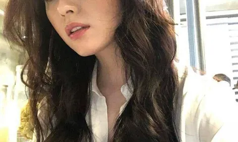 Những kiểu tóc cứ diện cùng áo sơ mi là đẹp bất bại, giúp nàng hoá "nữ thần thanh lịch"