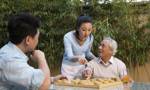 Nghỉ hưu sống cùng con gái, một quyết định của tôi khiến con rể từ muốn "đuổi khéo" đến cung phụng bố vợ vô điều kiện