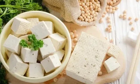 Rán đậu mãi mới biết, cho thêm thìa này vào không lo bắn dầu, đậu mềm trong, giòn ngoài béo ngậy ăn cực thích