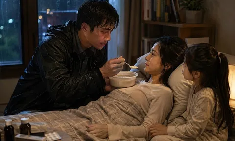 Nửa đêm con gái nhắn cho bố vì tôi sốt cao, chồng cũ không hồi âm nhưng tôi quyết tái hôn