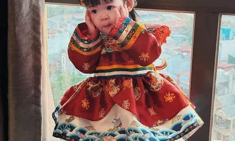 Con gái Đỗ Mỹ Linh diện đầm công chúa đi chơi, ái nữ thả dáng khiến mẹ dở khóc dở cười