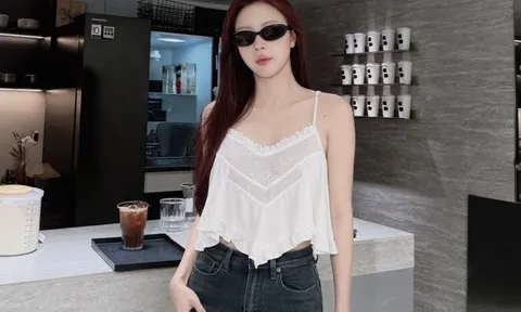 Hot girl tiếp viên hàng không 2 năm 2 con dáng vẫn nõn nà, cảnh chăm con ở nước ngoài khiến mẹ bỉm thấy thương
