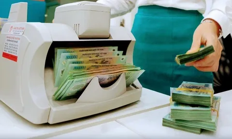 Quy định mới nhất về lãi suất tiết kiệm, lộ diện một nhà băng điều chỉnh tăng mạnh lãi suất