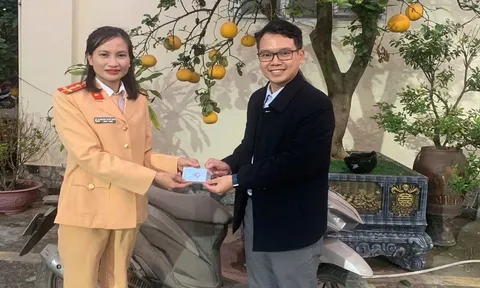 Vui mừng nhận lại xe máy sau 3 năm mất trộm