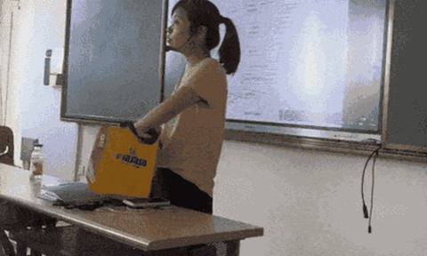 Tân sinh viên tự ý quay lén nữ giảng viên, lộ những tình tiết gây choáng