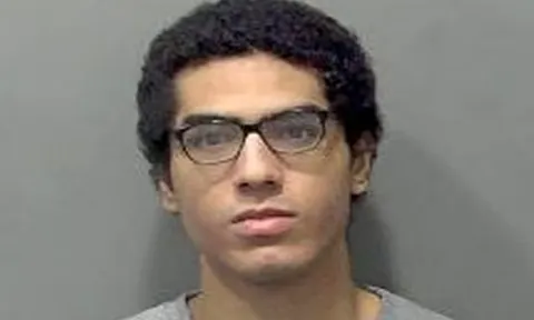 Xét xử nam sinh 19 tuổi hãm hại mẹ và 2 em ruột: Hung thủ âm mưu tấn công một trường học địa phương